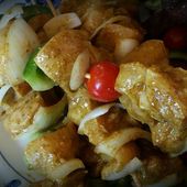 Brochettes de poulet au curry lait de coco marinées - KINEKA KREA