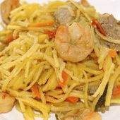 Nouilles sautées au porc et aux crevettes