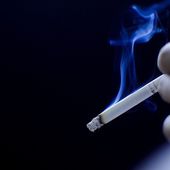 Le paquet de cigarettes à dix euros : comment l’État nous enfume !