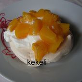Pavlovas aux pêches au sirop