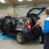 Où sont fabriquées les voitures de gendarmerie ? Reportage - Palais-de-la-Voiture.com