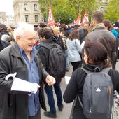 Roger, notre président à nous, à la manif du 8 mai - Front Syndical de Classe