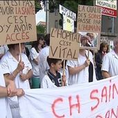 Saint-Flour, dans le Cantal manifestation contre la casse de l'Hôpital public !