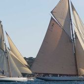 PETITE HISTOIRE DE LA NIOULARGUE/ LES VOILES DE ST.TROPEZ - ROYAL MONACO RIVIERA
