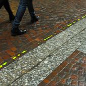La pluie du matin n’arrête pas le pèlerin