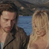 Voici le clip de "Le lac", nouveau titre de Julien Doré (avec Pamela Anderson). - LeBlogTvNews
