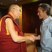 L'entretien intégral de Yann Barthès avec le Dalaï Lama (vidéo version longue). - LeBlogTvNews
