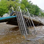 Au quai du bassin, le ponton de l'Arecabe a souffert de la montée des eaux - Vierzonitude