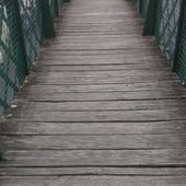 La passerelle de la gare, on attend qu'elle tombe ? - Vierzonitude