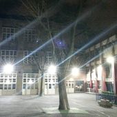 Il n'y a peut-être pas que la cour de l'école Robespierre à être illuminée ? - Philippe Caro