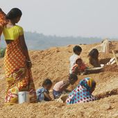 Mica mining, cosmetic industry and forced labour - Slavery Fight