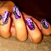 Nail art fleurs violettes, one stroke, tutoriel, ambiance bollywood - NailartAngel