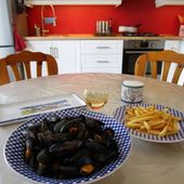 Potinages entre Amis : L'art de manger les moules comme en Bretagne - Chez Mamigoz