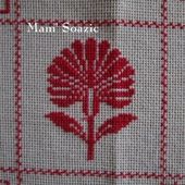 SAL : Plaid Broderie Rouge... Grille 30/G5 - Chez Mamigoz