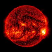 Science et Vie - DEPUIS 10 JOURS LA TERRE EST BOMBARDÉE PAR LE SOLEIL
