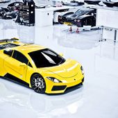 Caméra embarquée sur circuit avec la nouvelle Arash AF8 - Ultimate Supercars