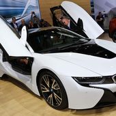 BMW i8, son du moteur, tours sur circuit, montez à bord! - Ultimate Supercars