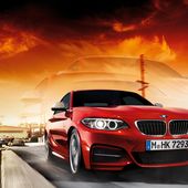 La BMW M235i fait du drift en pleine ville! - Ultimate Supercars