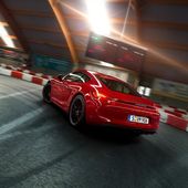 Vidéo: Porsche Cayman GTS VS kart sur un circuit de karting! - Ultimate Supercars