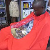 Humour coiffeur: Sacré tablier à smartphone - Doc de Haguenau