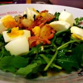 Recette : salade roquette lardons et oeufs - Les Gralettes