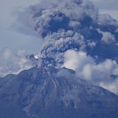 La ceinture de feu - éruption de 5 volcans en 24 heures - MOINS de BIENS PLUS de LIENS