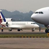L'avion présidentiel de Hollande tombe en panne - MOINS de BIENS PLUS de LIENS