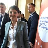Le gouvernement très fier de ses résultats scolaires - MOINS de BIENS PLUS de LIENS