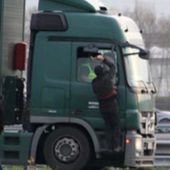 Violences des migrants à Calais : des routiers démissionnent... - MOINS de BIENS PLUS de LIENS