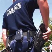 FRANCE : Police municipale, feu vert pour le port de pistolets 9 mm - MOINS de BIENS PLUS de LIENS
