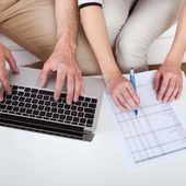 Le calendrier du prélèvement à la source - MOINS de BIENS PLUS de LIENS