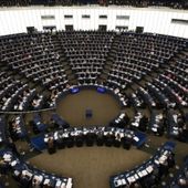 CETA: le Parlement européen approuve l'accord commercial UE/Canada - MOINS de BIENS PLUS de LIENS