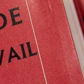 Le texte sur le Code du travail adopté en commission - MOINS de BIENS PLUS de LIENS
