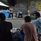 FRANCE : 4 000 nouveaux migrants à Porte de la Chapelle - MOINS de BIENS PLUS de LIENS