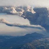 Japon : Le volcan Shinmoedakede est entré en éruption - MOINS de BIENS PLUS de LIENS