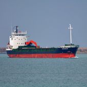 Le cargo Aasheim charge du ballast -