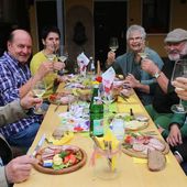 Eine nicht alltägliche Weinprobe im Weingut Hessler anlässlich 25 Jahre Jagdhornsingen im Veitshöchheimer Hofgarten mit Hornmeister Peter Kraus - Veitshöchheim News