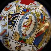 tarot et surf sur internet : un essai surréaliste . - Mind Bomb