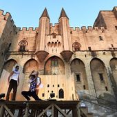 Au festival d'Avignon : les ministres privés de spectacle - Ça n'empêche pas Nicolas
