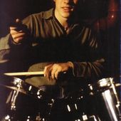 U2 -Larry Mullen à la batterie -1978 - U2 BLOG