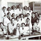 Photo-souvenir de feu Dr.Mebarek Benadjila en 1930. - المدينة التي تسكنني ولا أسكنها