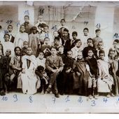 Photo de classe des années 1920 ( Posté par notre ami Ameur Hamza)