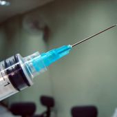 Vaccin hépatite B: La Cour européenne reconnaît le lien avec la sclérose en plaques