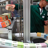 Le thé des ex-Fralib arrive chez Auchan, Carrefour, Casino, Intermarché et Franprix - ROUGE CERISE