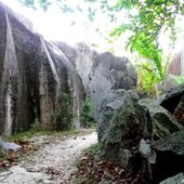 La Digue sa plage Anse Source d'Argent aux Seychelles, bons plans voyage et astuces - Hélène SF