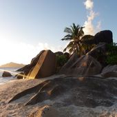 La Digue sa plage Anse Source d'Argent aux Seychelles, bons plans voyage et astuces - Hélène SF