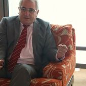 A QUOI JOUE CHARLES MALINAS ?