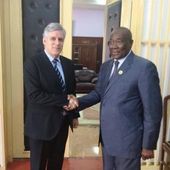 LE PRÉSIDENT DE L’ASSEMBLÉE, ABDOU KARIM MECKASSOUA A REÇU EN AUDIENCE, LE NOUVEL AMBASSADEUR DE FRANCE A BANGUI.