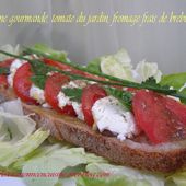 Tartine gourmande, tomate du jardin, fromage frais de brebis local