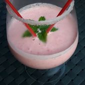 Milk-shake fraise vanille à partager - Les recettes de sandrine au companion ou pas